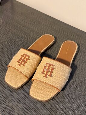 Tommy Hilfiger Beige Raffia Slide Sandals with Metal Logo